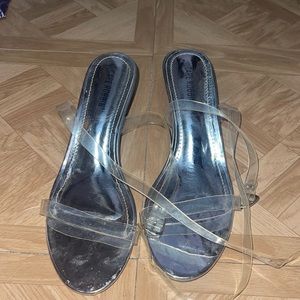 Low heel silver shoes